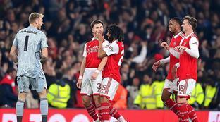 中国球迷仍 中国球迷仍